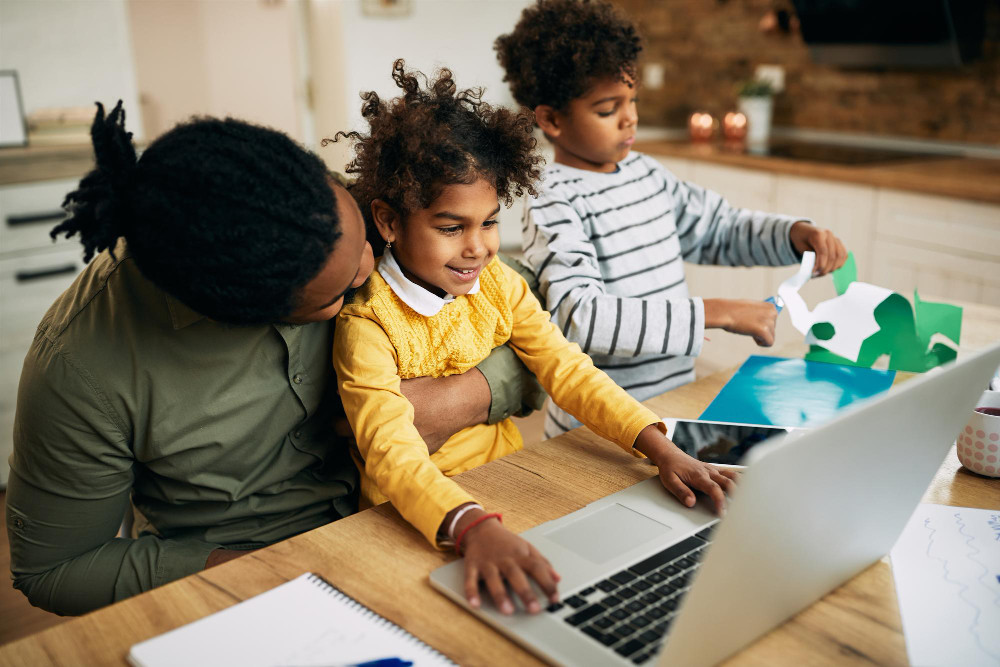 Cayman Parents Want 9 Hours of Screen Time a  Week. Their Children Are Getting 21.